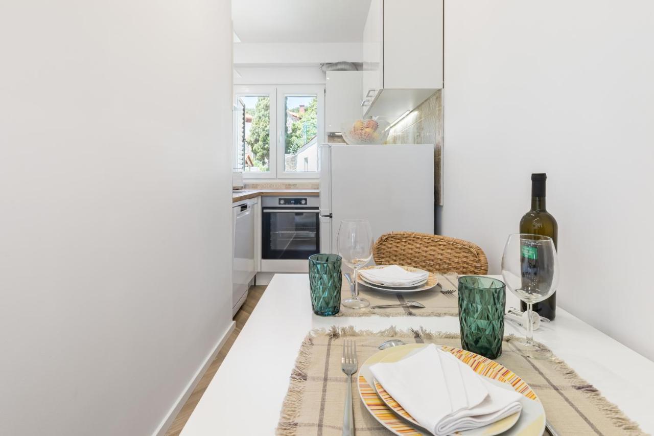Luxury Apartment Silvana With Beautiful Garden สปลิท ภายนอก รูปภาพ